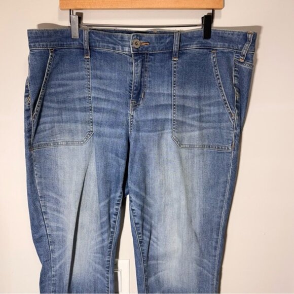 Torrid Crop Boyfriend Straight Vintage Stretch Mid-Rise Jean Size 16 - Picture 2 of 9